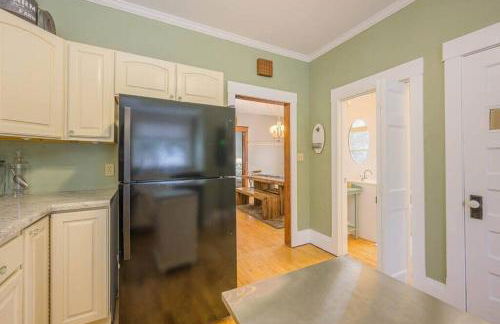 Spacious Downtown Character Home - 4 bedroom 3 bath Lawrence University College Ave - Photo 4