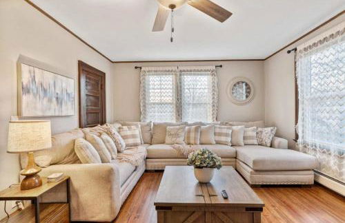 25 Massive 5 BR in Downtown Southington - Foto 5