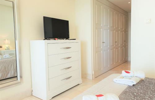 LUXURY APARTMENT FRONTAL TO THE SEA IN ESTEPONA DONCELLA BEACH - Photo 18