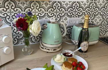 Grove View Studio Apartment - Photo 15