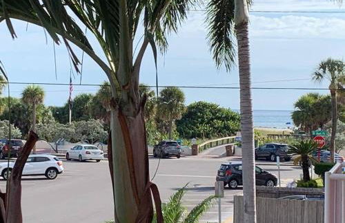 Gorgeous Beach view balcony with heated pool - Foto 18