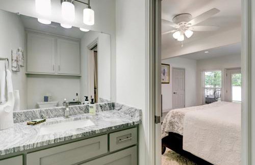 Kingwood Cottage - 10 mins from IAH - Lake Front - Foto 19