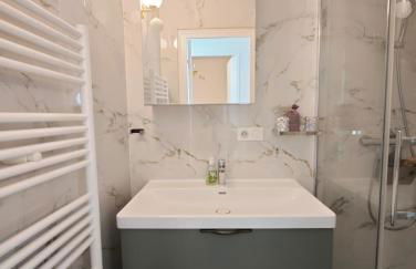 Arc de Triomphe 2 min walk Elegant Apartment - Foto 10