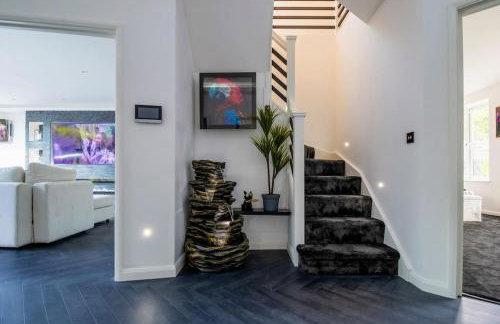 Luxury 4-Bedroom High-End Home, Includes Jacuzzi and Pool Table - Foto 20