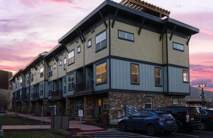 Rooftop Deck w Hot Tub Near Dining Ski Slopes The Lookout by AvantStay - Photo 28