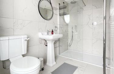 Luxury Private Apartments - Close to Town Centre - Photo 13