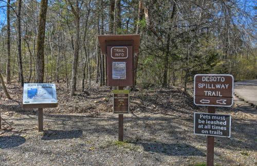 Furnished Deck with Views Hot Springs Cottage - Foto 32