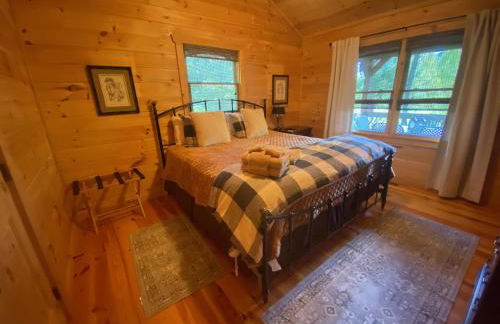 The cozy Lazy Laurel with year-round mountain views, hot tub, fire pit - Foto 13