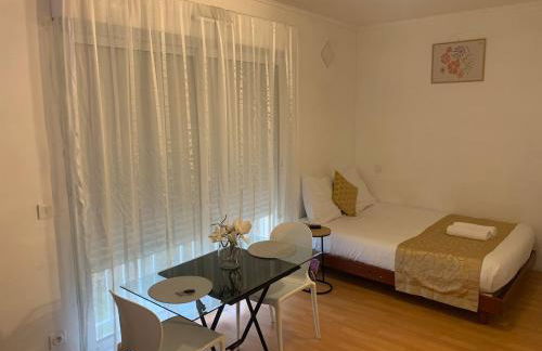 Charming Studio with Balneo Shower, Parking Included - Foto 19