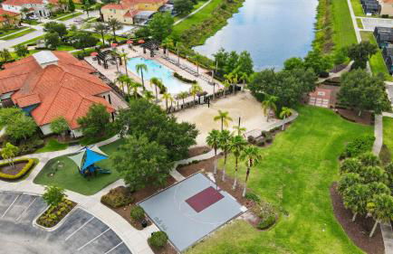 Family Retreat 6BR Villa with Private Pool, Spa & Theater near Disney - Foto 45