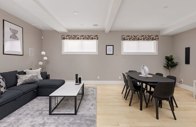 Stunning 3 Bedroom Secondary Suite N Van - Photo 10