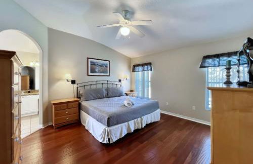 Lovely Lakeside 4-Bed Pool Home at Villa Sol-3125 - Foto 17