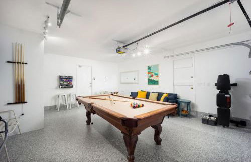 Heated Pool- MiniGolf- Fire Pit- Game Room- 1mi to Beach - Foto 9