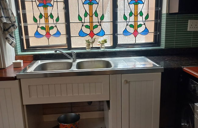 Jakes's Place Modern Comfortable & Sunny 3-bedroom House in Kensington - Photo 32