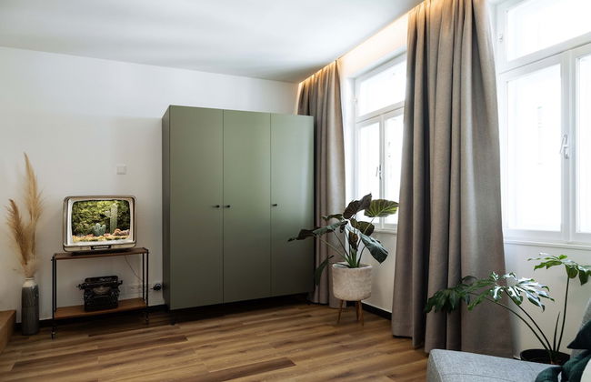 Urban Jungle Apartments - Photo 13