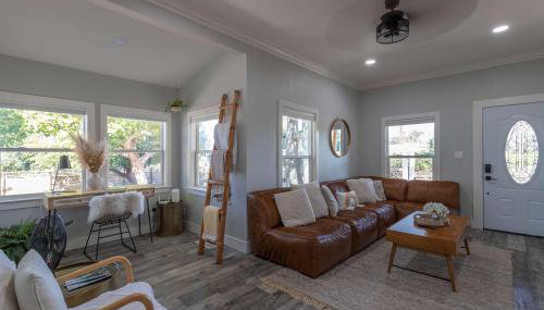 Relaxing 3BR Home with Vineyard View Rooftop Deck and Game Room - Foto 5