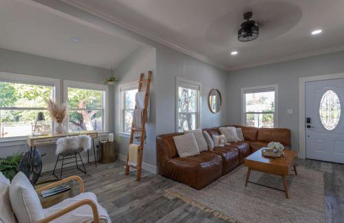 Relaxing 3BR Home with Vineyard View Rooftop Deck and Game Room - Foto 5