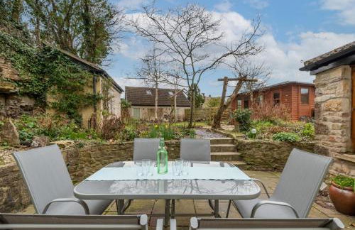 Vauxhall Cottage, Chepstow - 4 Bedroom Pet-Friendly Home with Private Fenced Garden, Walk to Town and Castle - Foto 14