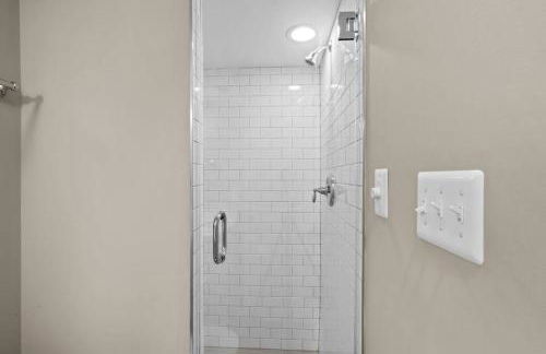 Federal Hill Luxury with Parking & Harbor View Rooftop - Foto 49