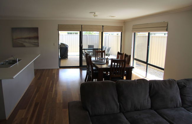 Southern River Family Accommodation - Foto 17