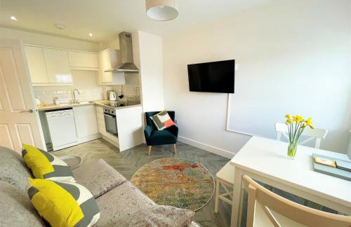 Modern 2 Bed Apt Centre Of Penzance, Lift Access - Photo 3