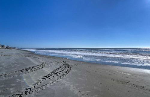 Walk to Atlantic Beach Family Gem with Fenced Yard - Foto 3