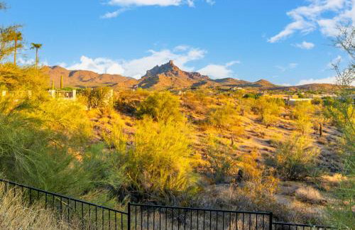 3BR Retreat with Heated Pool, BBQ and Mountain Views - Foto 3