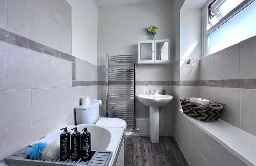 Chic Charming Classic 3bed w Ensuite - Pontypridd - Foto 6