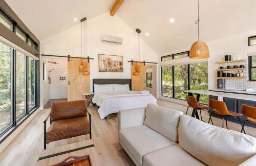 Modern Farmstay Cabin with Friendly Animals, Pond Views & Nature Trails Near Cedar Creek, Texas - Photo 10