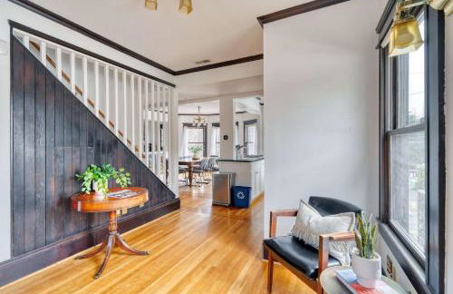 Alphabet District Gem - AC - Patio - Fast WiFi - Foto 12