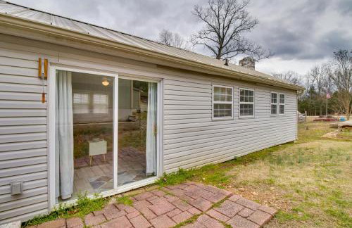 Mountain Home Cabin with Fire Pit Less Than 1 Mi to Lake! - Foto 19