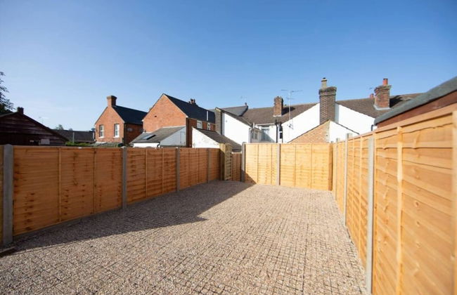 Immaculate 5-bed House in the City Centre Ashford - Photo 27