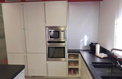 Magnífica Villa Familiar Con Piscina a 8Km Playa - Photo 18