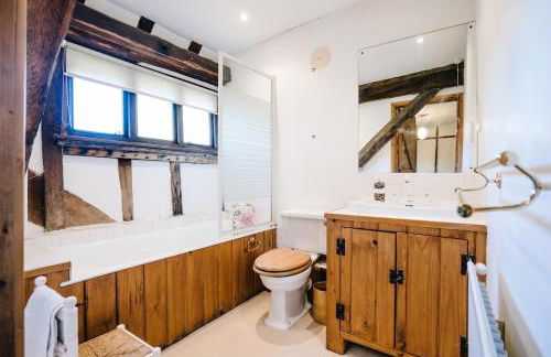 The Long Barn, a stylist barn conversion on a farm - Foto 13