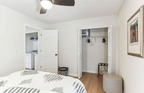 Sophisticated 3 Bedroom Retreat-Near Six Flags - Foto 20