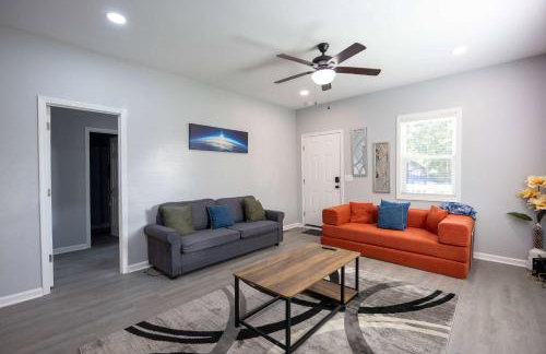 4 Min to Downtown - 11 to Elon - Washer and Dryer - Foto 7