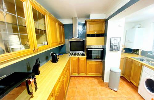 Gravesend 2 Bedroom Spacious Stylish Apartment - Sleeps upto 6 - 2 Min Walk to Station - Foto 6