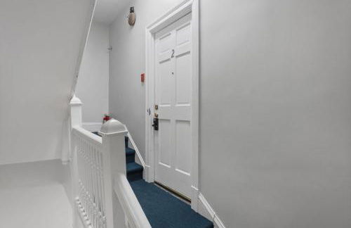 1734 Comfort Stay, 2 Bedrooms, 2 Bath with Kitchen & Wi-Fi - Foto 3