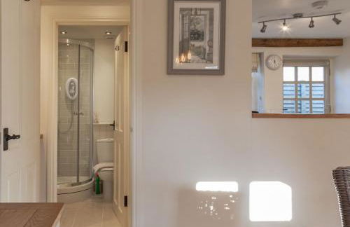 Jasmine Cottage - 2 Bedroom in Heart of Bourton! - Photo 20