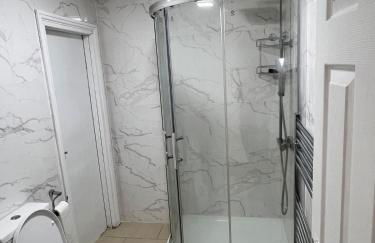 Luxury 4 Bed 3 bath 6 mins from City Renter - Foto 2