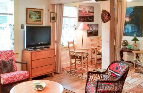 Rustic-Chic Cottage with Yard and Grill - Near Hiking! - Foto 5