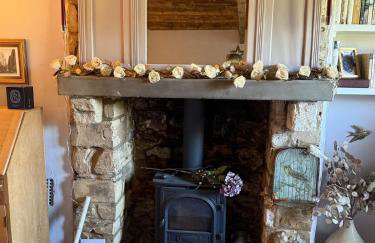 Charming Escape - Dog-Friendly Writer's Stone Cottage in the Stroud Valleys - Photo 14