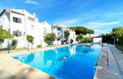 tarifa especial, sin aglomeraciones en piscina y playa, cerca de Puerto Banús - Foto 38