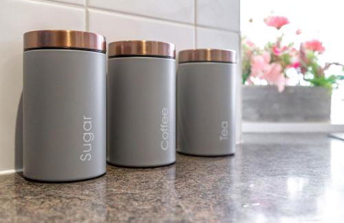 Stylish & Modern 2-Bedroom London Hideaway - King Bed- Sleeps 6 - Parking Available - Instant Book - 20 Percent Off Long Stays! - Foto 31