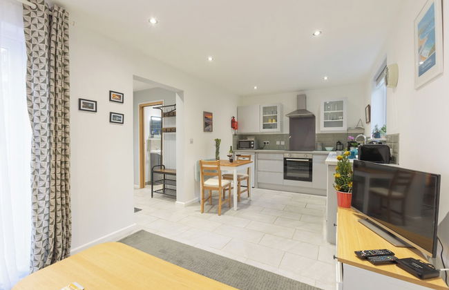 1 Bed Chalet in Bude - Parking & Wifi - Foto 1