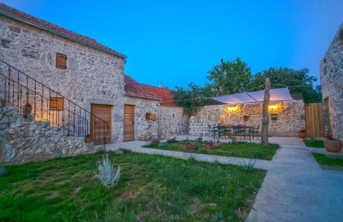 Heritage House Vrime - stone house with heated pool - Photo 64