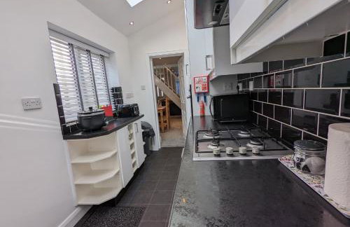 3 Bed City Home - South Facing Patio - 4-5 Beds - Foto 7