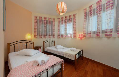 Newly Renovated Villa 4 Seasons with BBQ, private pool, ping pong and football table - Foto 58