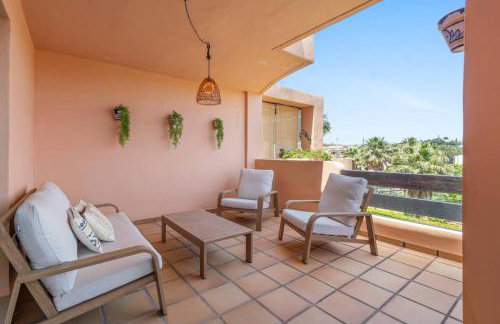 Family Friendly 2BR in Casares Pool and Padel Fun - Foto 5