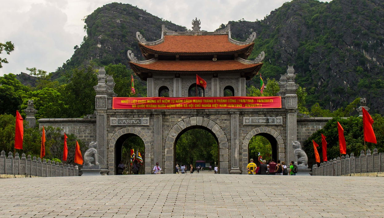 Excursión a Ninh Binh: Hoa Lu, Mua Cave y Reserva Natural de Van Long